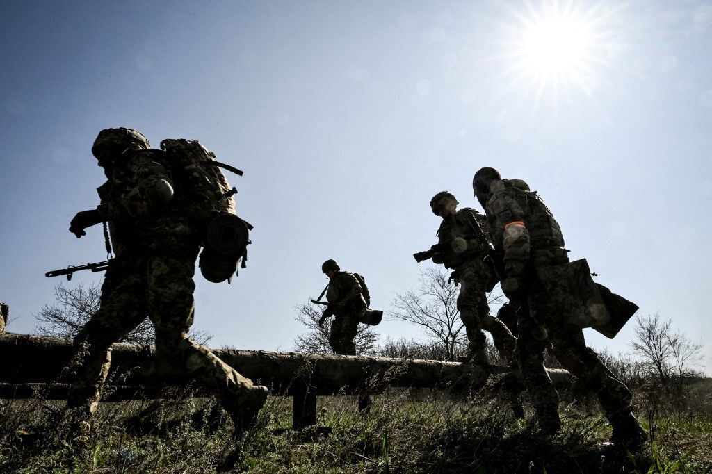 A harkivi térségben harcoló ukrán katonákat az orosz támadások miatt nem tudták megfelelően ellátni élelemmel Day Zero of Basic Military Training for recruits from Ukraine?s 118th Mechanised Brigade