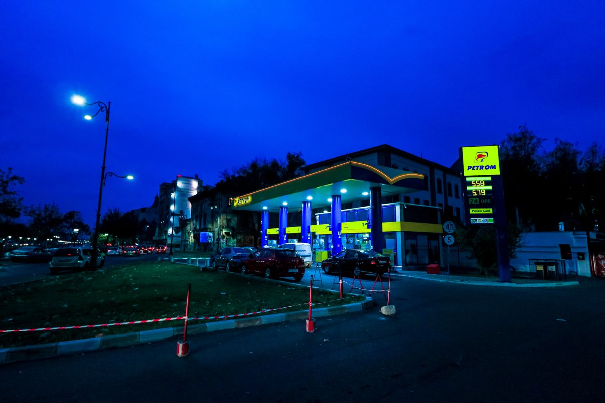 román Bucharest,,Romania,-,2026.01.12:,Logo,Of,Romanian,Petrom,Gas,Station.