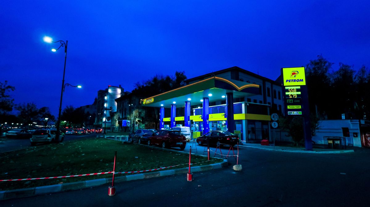 Kígyózó kamionsorok a románoknál, tépik egymást az üzemanyagért – „ez nem árrobbanás, hanem sokkal alattomosabb" 