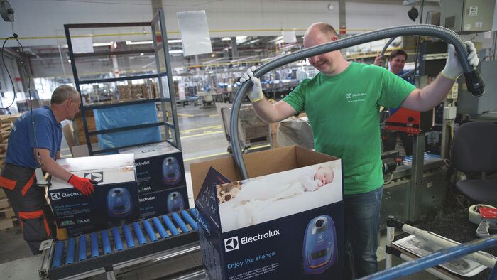 Bezárja jászberényi gyárát az Electrolux - fotók a gyártósorról