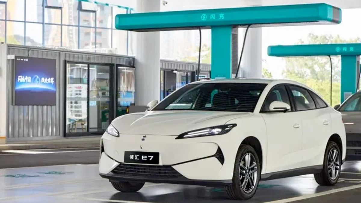 A taxisokra is kivetette hálóját a BYD, pokoli olcsón adják új márkájuk első modelljét 