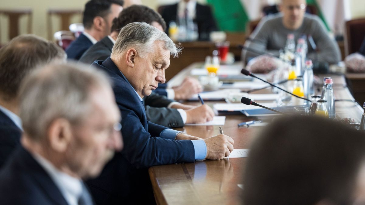 Orbán Viktor megszólalt a kormányülés előtt: „Ez még viccnek is rossz” – brutális drágulást hozna a Tisza terve 