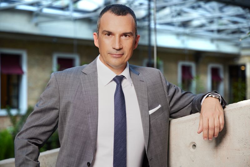 Juhász Attila szerző profilképe