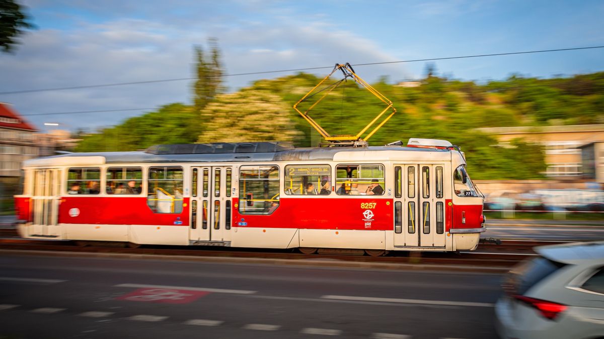 villamos,Prague,,Czech,Republic,-,May,3rd,,2025:,Old,Historical,Tatra