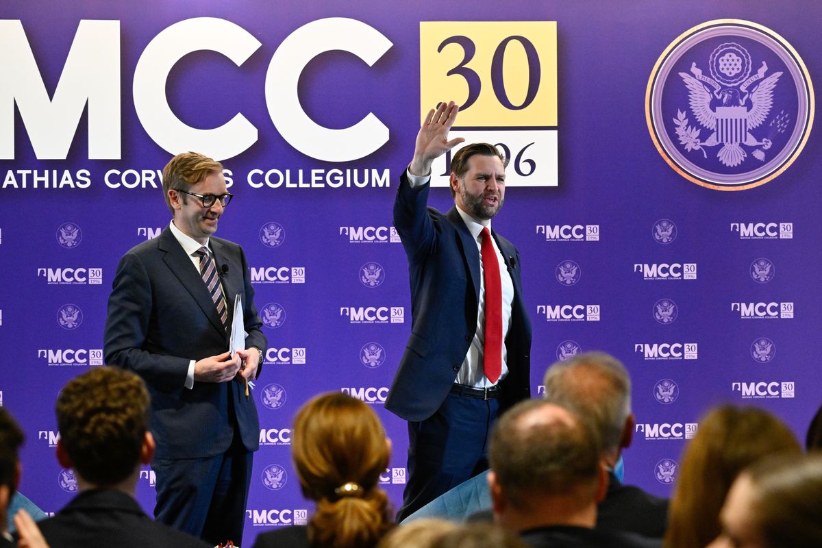 VANCE, J. D.; SZALAI Zoltán MCC