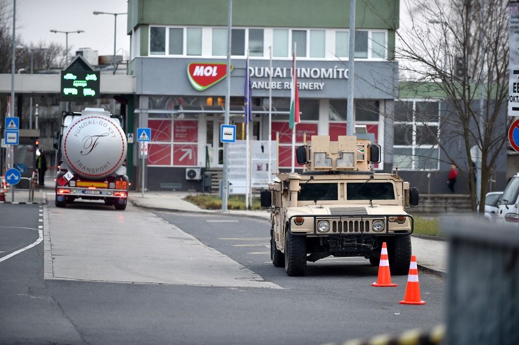 Hungarian Government Deploys The Military To Protect Critical Infrastructure Húsz helyszínen maradnak katonák a kritikus infrastruktúra védelmében