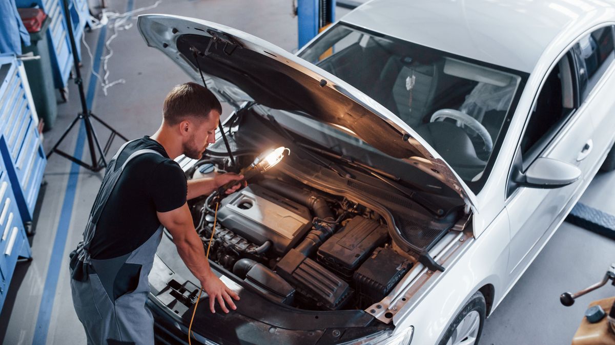 Bejelentette a magyarok egyik kedvenc autógyártója: százezrével hívja vissza a járműveit – ezek a modellek gyulladhatnak ki 