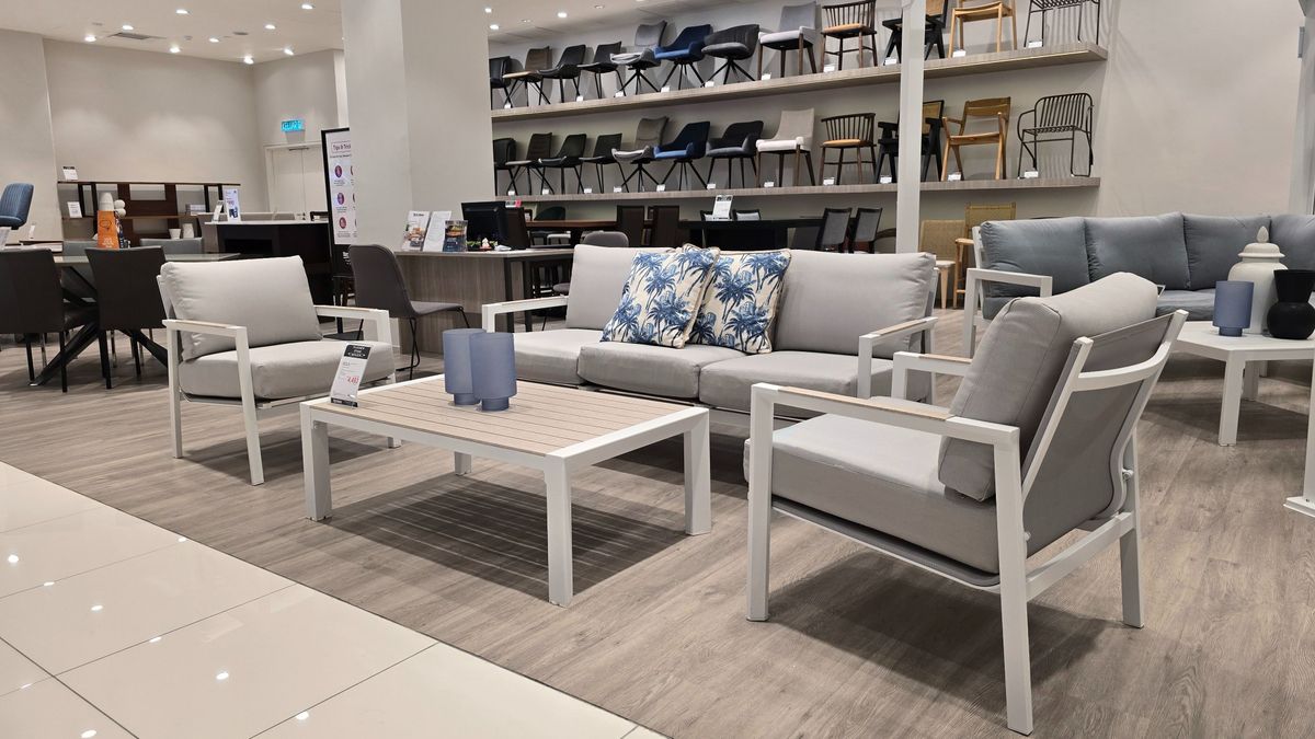 Csőd: átszervezéssel menti a menthetőt a magyarországi üzemeket tulajdonló bútorgyár – sok száz magyar megélhetése veszélyben 