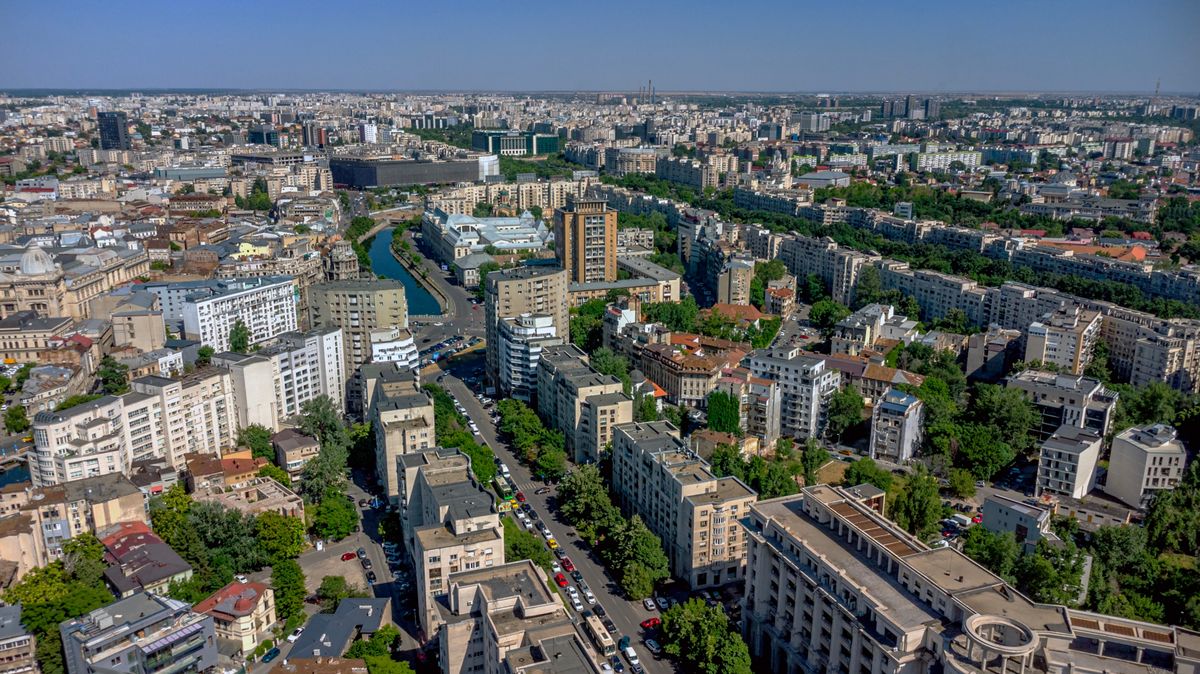 Downtown,Bucharest,With,Historic,Architecture,,Modern,Buildings,,And,Central,Canal