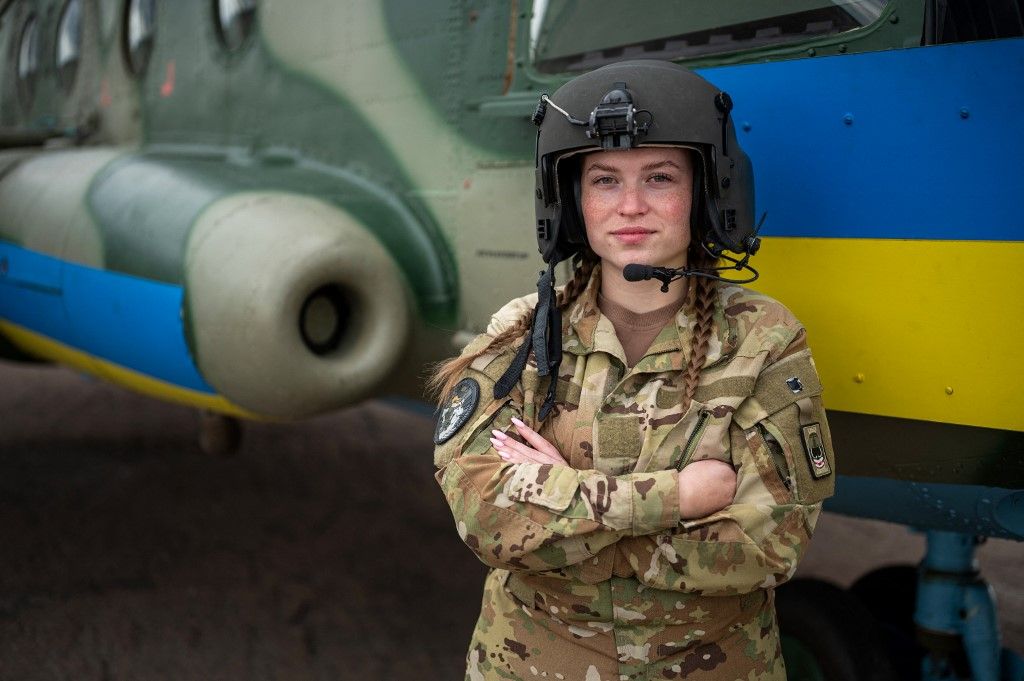 Ukrajna női katonák sorozás