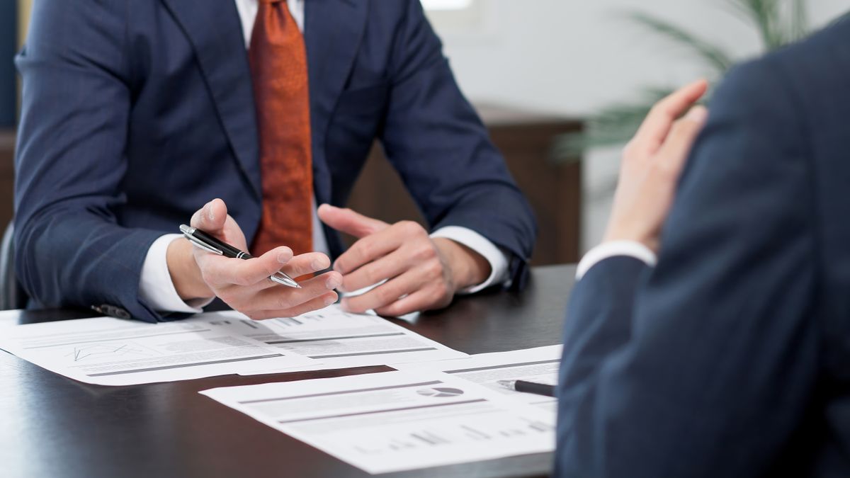 vállalkozás,Hands,Of,Businessmen,Having,A,Meeting