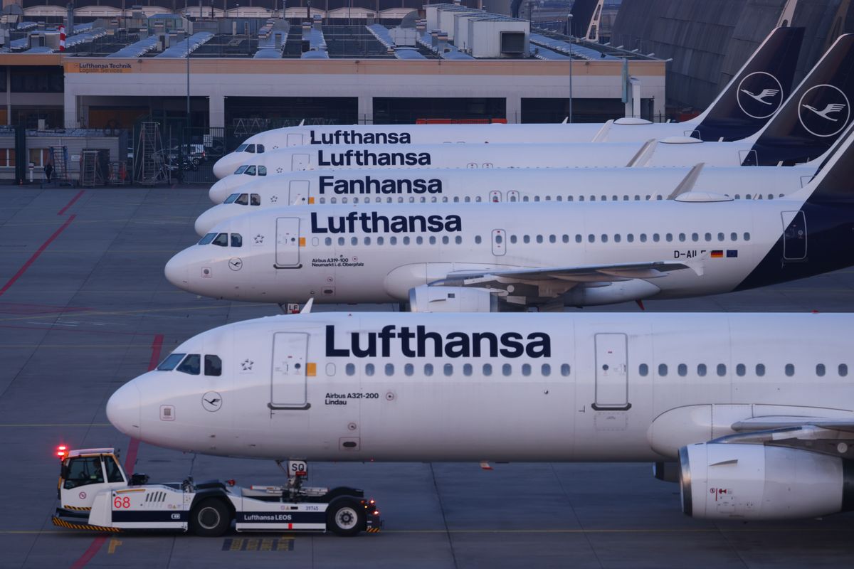 Válságforgatókönyvekkel készül a Lufthansa a közel-keleti háború miatt. Labor Union Strike Causes Disruption At German Airport