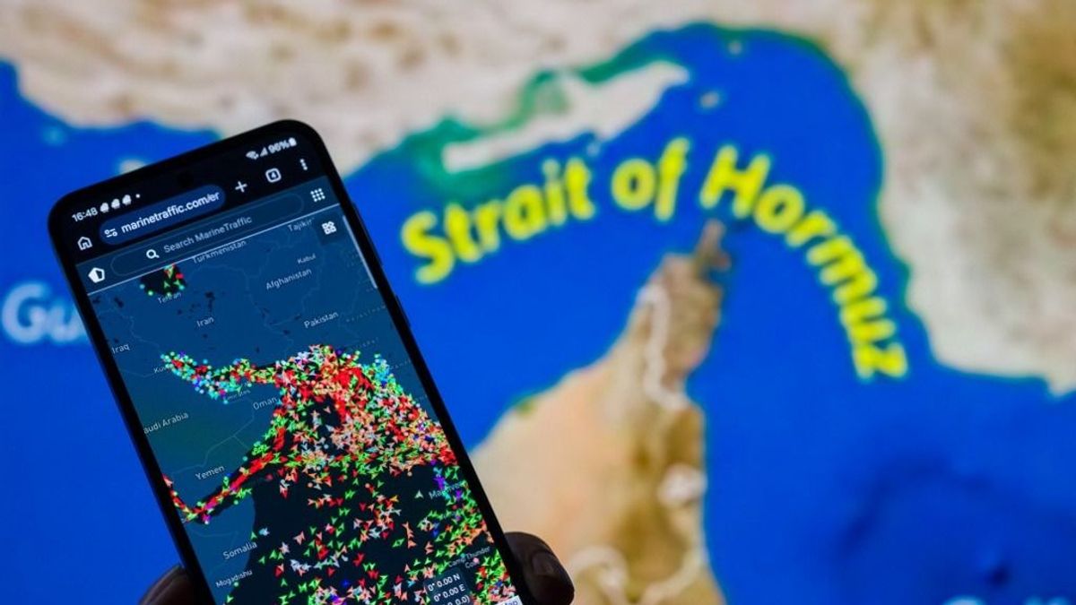 Hamarosan a mindennapi bevásárlásunkon is megérezhetjük a Hormuz-inflációt: drágulhat a benzin, a kenyér, a gyógyszer, de még az okostelefon is 