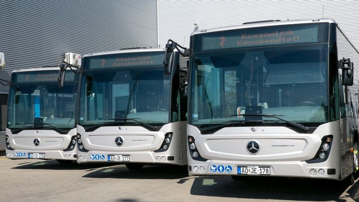 Vadonatúj Mercedes-buszok érkeztek az egyik megyei jogú városba – már a következő lépést tervezik 