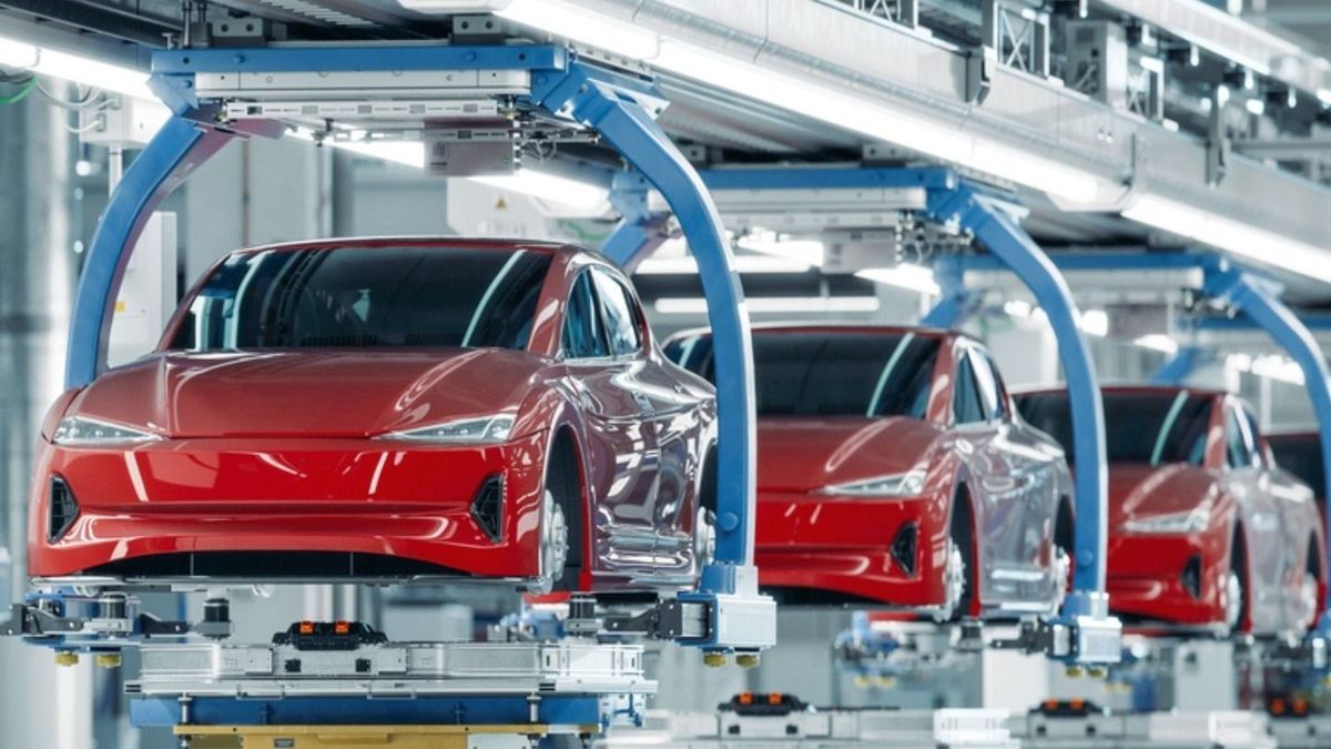 Flex, gyár, autó Az autóipar munkahelyeit a hadiipar nyeli el – gyökeres átalakulás vette kezdetét Németországban