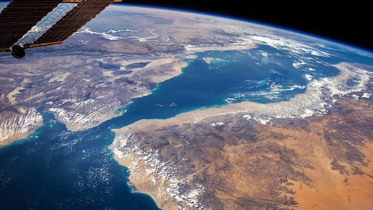 Ez már őrület: a Hormuzi-szorosnál is fontosabb átkelőt zárhat le Irán, végleg összeomlik az energiapiac – ezért pótolhatatlan Báb el-Mandeb 