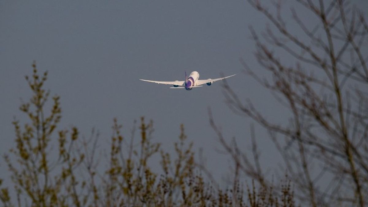 Veszélyben a nyaralási szezon, válságmódban a légitársaságok – honnan lesz kerozin? 