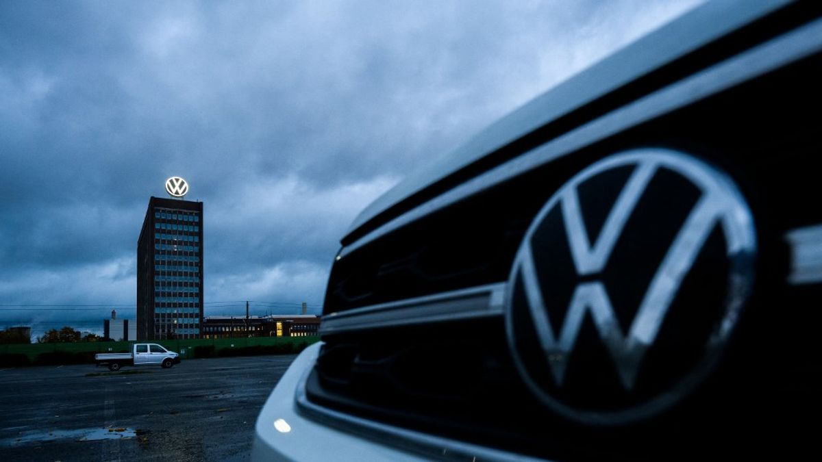 Fekete csütörtök: összeomlott a Volkswagen, sokkoló pénzügyi helyzetben van - totális átalakítás kezdődhet a német autóóriásnál 