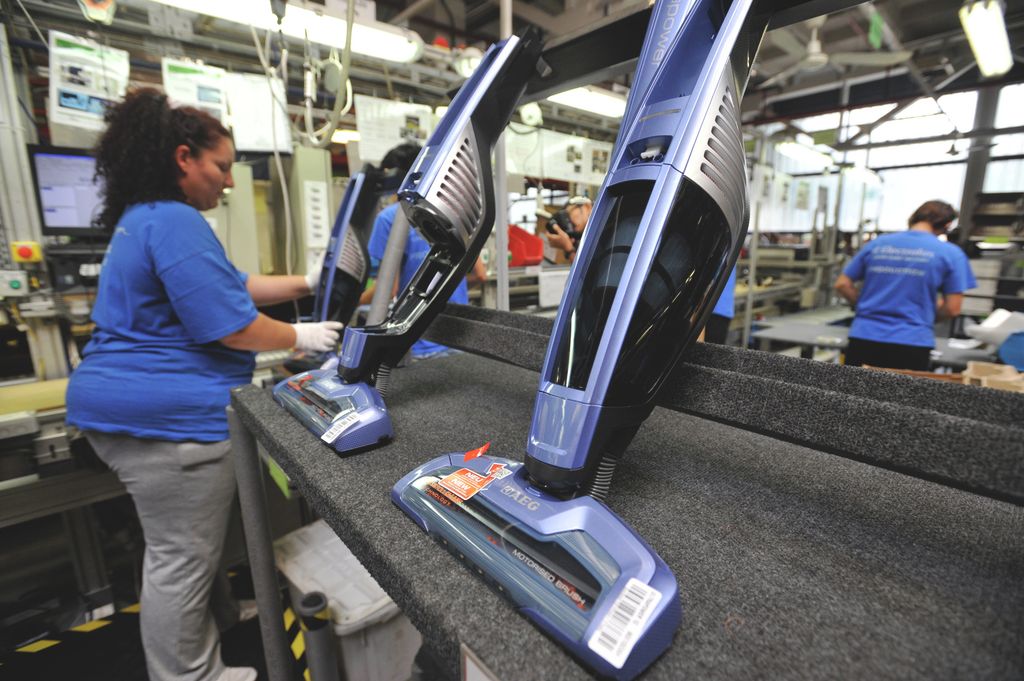 Bezárja jászberényi gyárát az Electrolux - fotók a gyártósorról