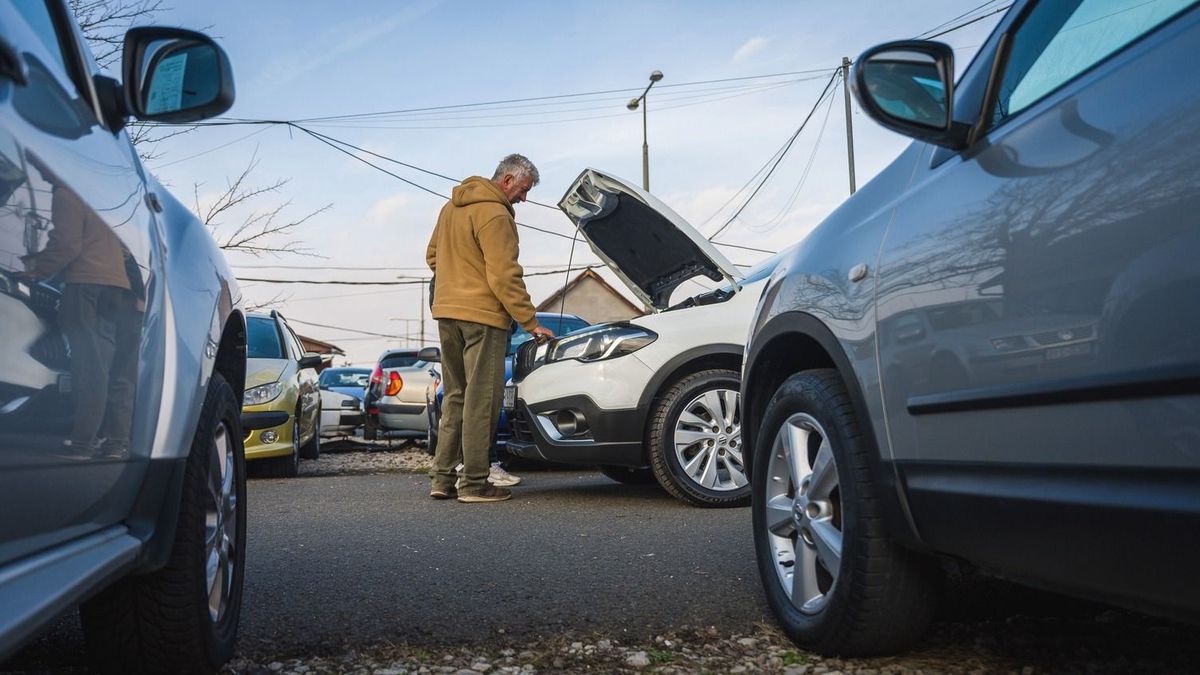 Egyre drágább, de továbbra is öregebb, nagy futásteljesítményű autókat vesznek a magyarok 