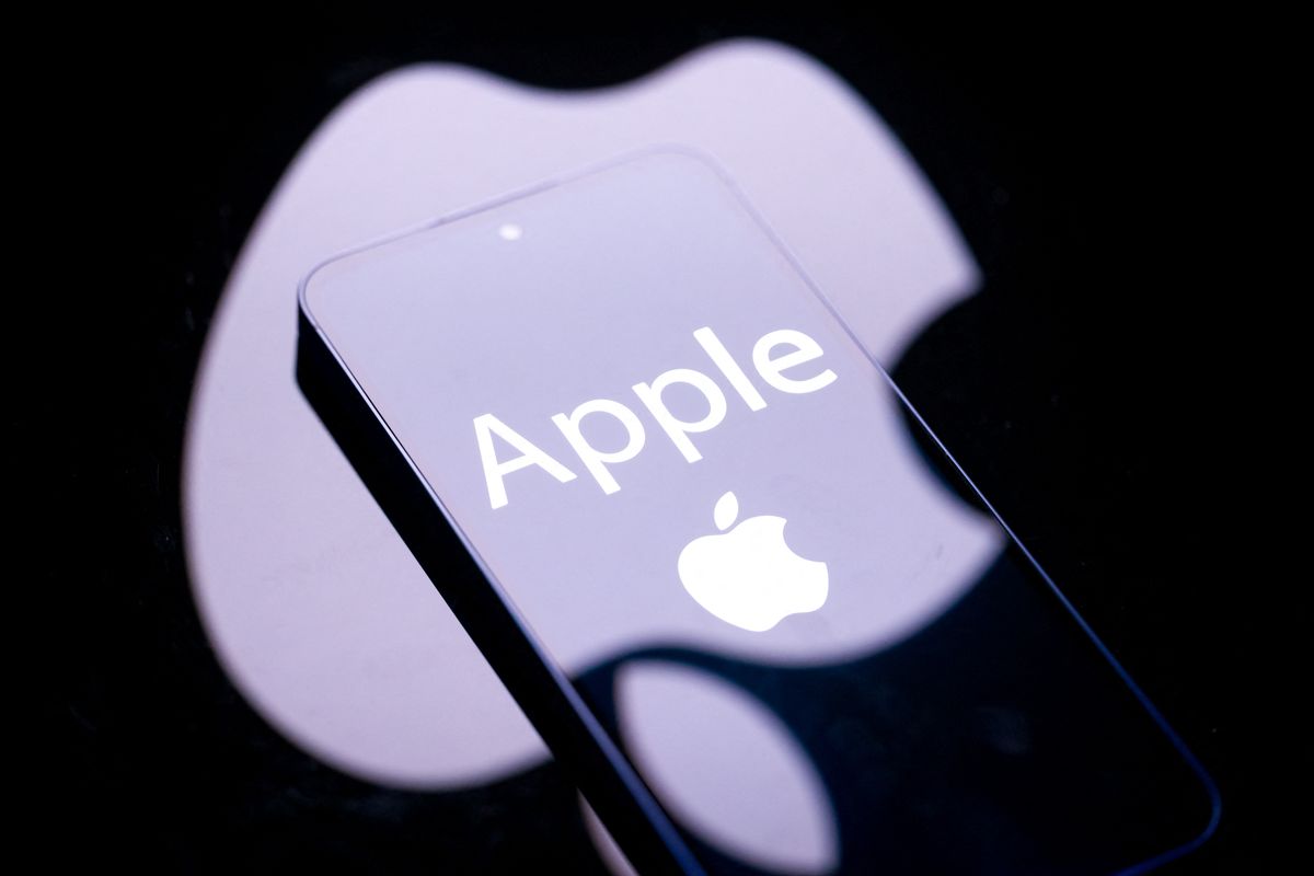 Vérrel és verejtékkel készül az Apple nagy dobása, de egyre több a gond: akár jövőre is csúszhat a hajlítható iPhone bemutatója