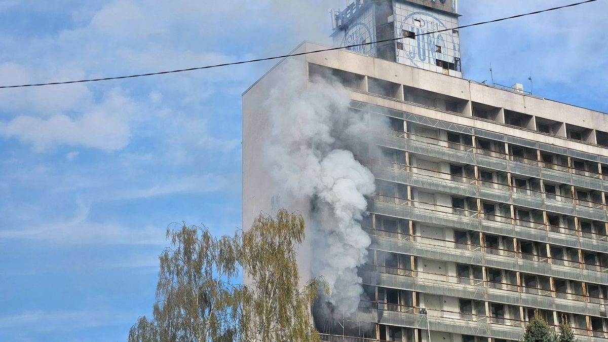 Most érkezett a hír: kigyulladt a híres, 14 emeletes vidéki szálloda, rettenetes állapotban van, mióta bezárt - fotók 