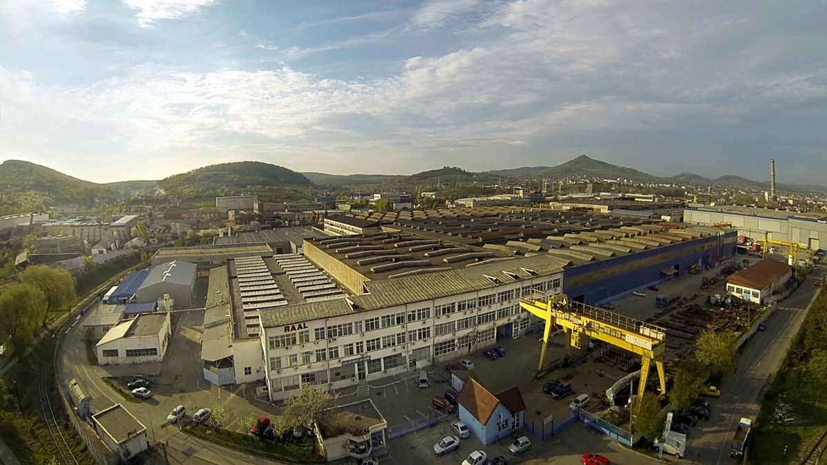 Veszteséges év után újabb elbocsátások – Több száz dolgozót bocsát el a besztercei RAAL