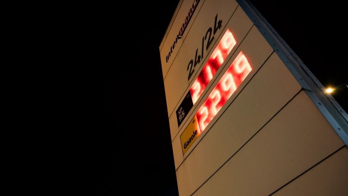 Ez már hihetetlen: új rekord született az uniós országban, soha nem volt ilyen drága az üzemanyag – ennyi a dízel literje 