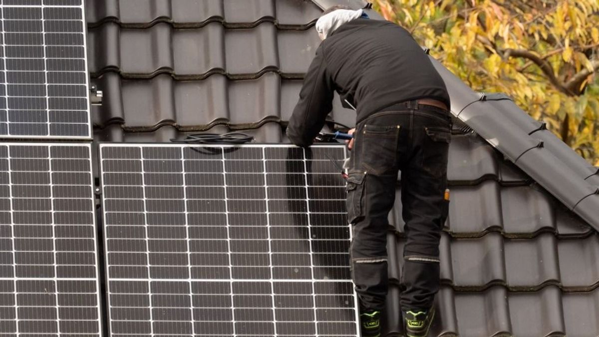 Órákon át tartott a magyarországi napelemesek rémálma: senkinek nem kellett az áram – még Paksot is lejjebb kellett tekerni 