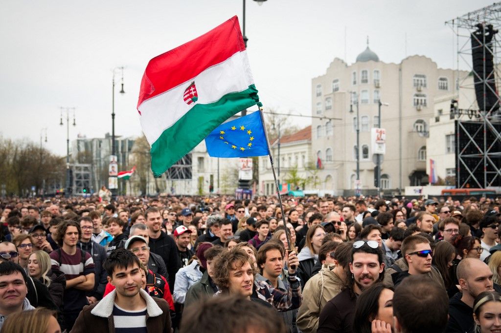 Crowds Attend Anti-government Concert In Budapest