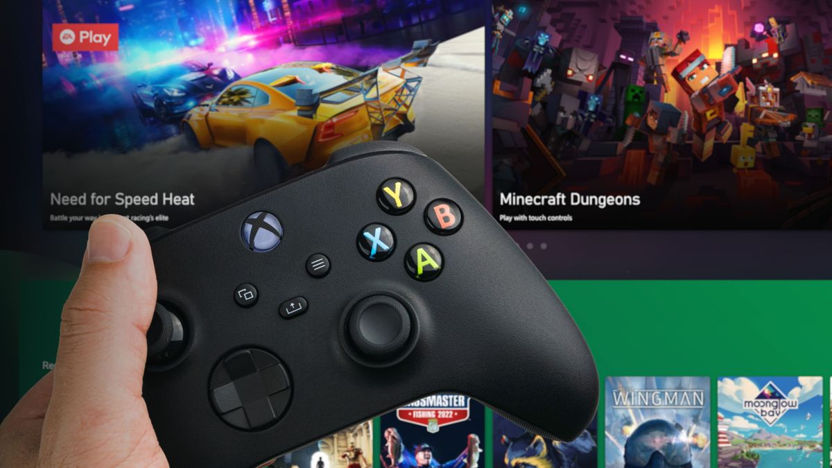 Man,Holding,A,Xbox,Series,S,Carbon,Black,Controller,With videójáték