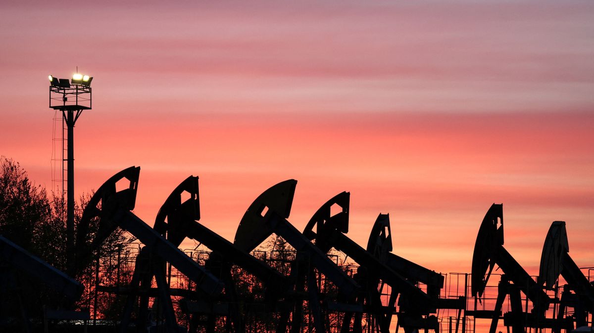 Itt a keserves kijózanodás, őrült száguldásba kezdtek az olajárak, ezt mindenki megérzi majd a saját zsebén 