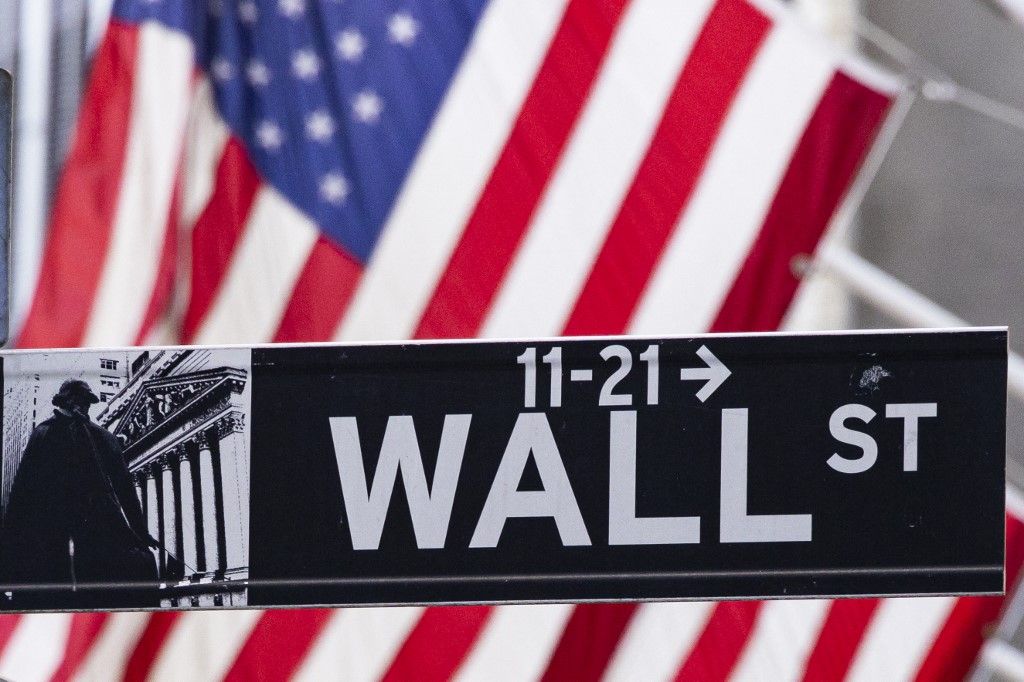 Wall Street Signage In New York állampapír amerikai kötvénypiac