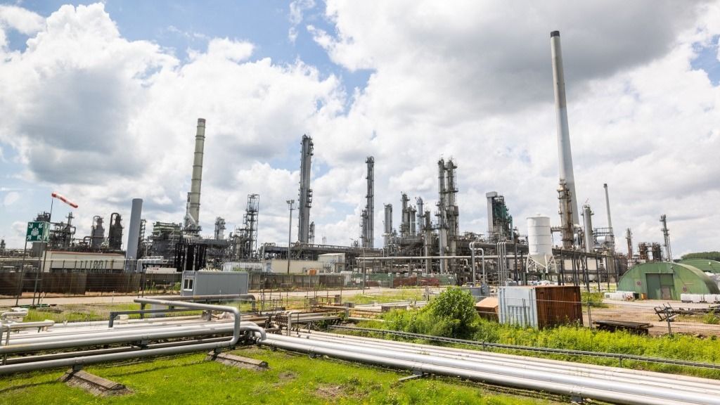 Miro refinery, Miro olajfinomító
olaj, olajcső, olajvezeték, nyersolaj
Németország