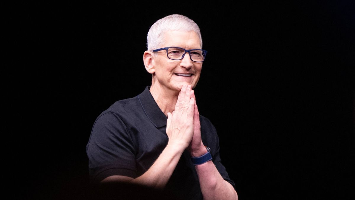 Történelmi korszakváltás jön az Apple-nél: távozik Steve Jobs utódja, aki legyőzhetetlenné tette az iPhone-t 