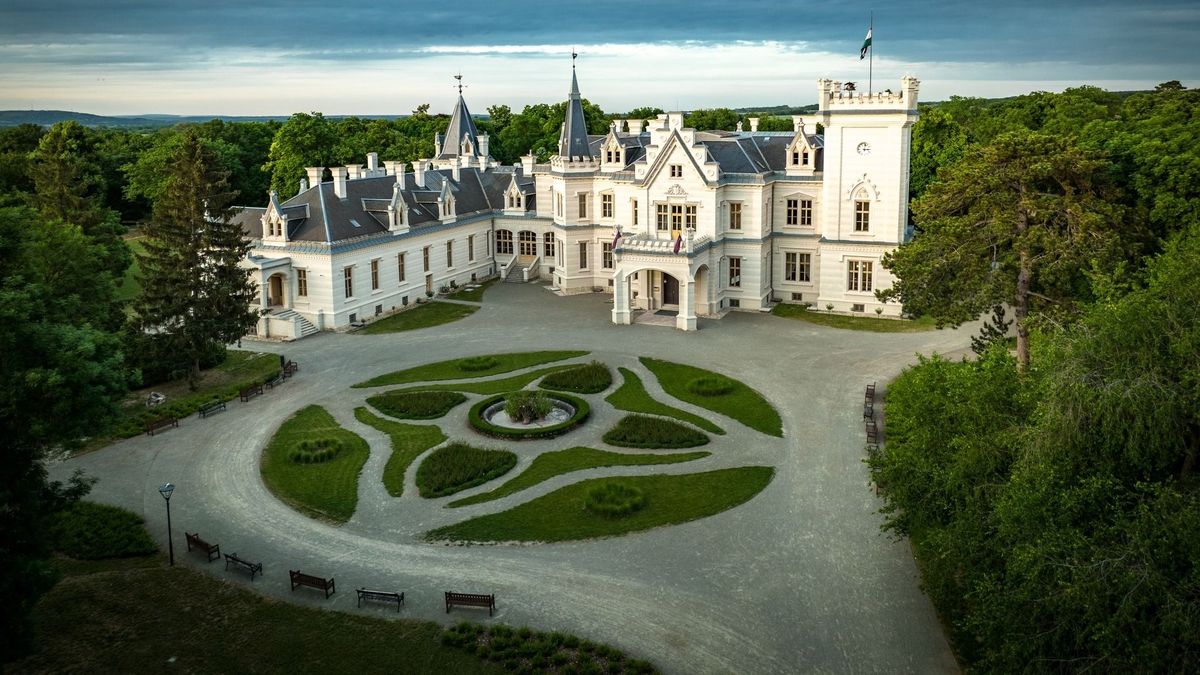 Rossz hír: keddtől bezár Magyarország egyik legszebb kastélya, csak találgatják az okait – megvan a dátum, mikor nyit újra 