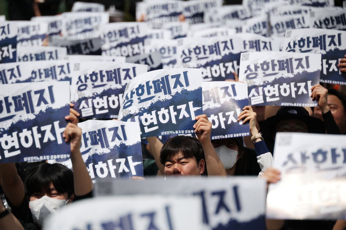 Samsung Electronics’ labour union hold rally