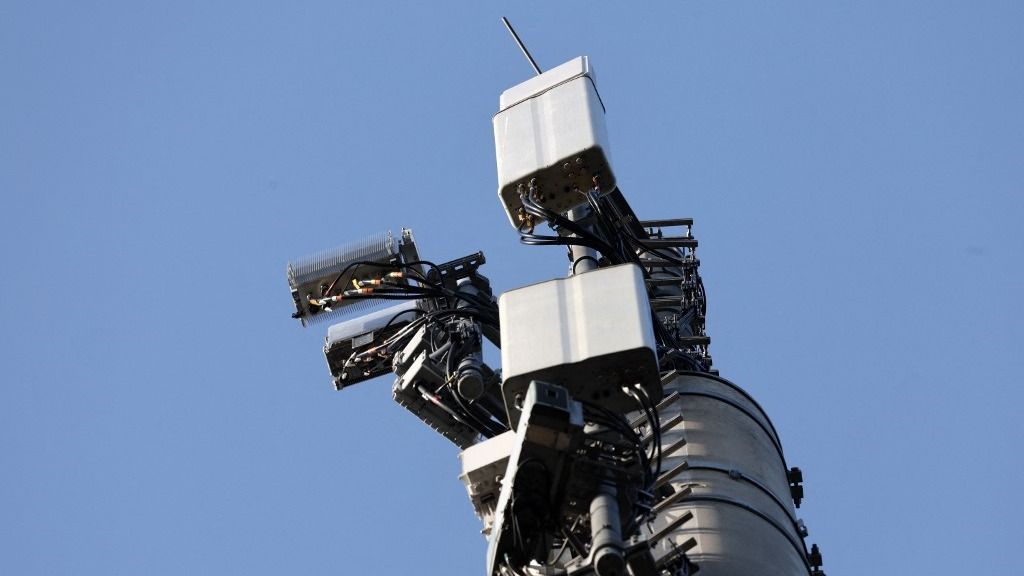 Mobile phone mast
