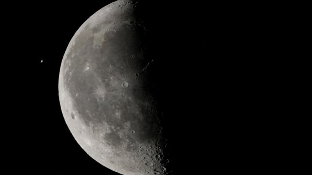 Két nagyhatalom is bevenné a Holdat, az dönt majd, hogy ki ér oda előbb – óriási baj lehet, ha túl közel építkeznek egymáshoz 