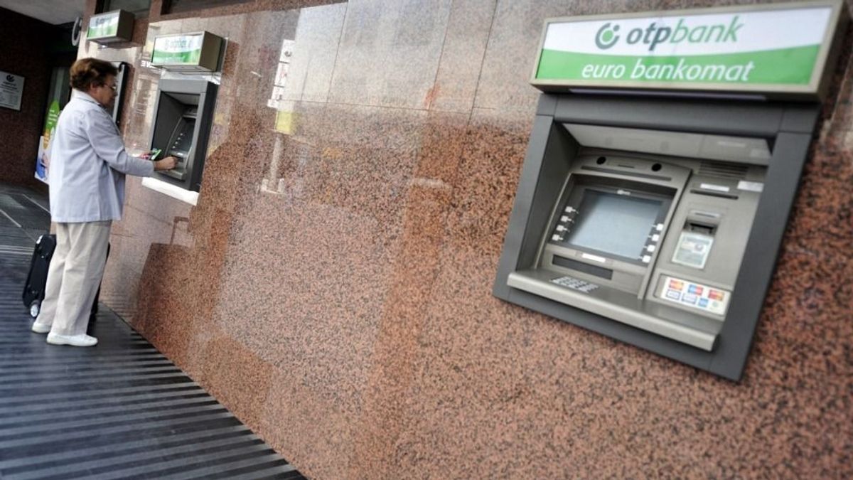 Hivatalos: árat emelnek a bankok Magyarországon, így drágít az OTP, az Erste, a CIB és a K&H – nem csak az átutalás kerül többe 