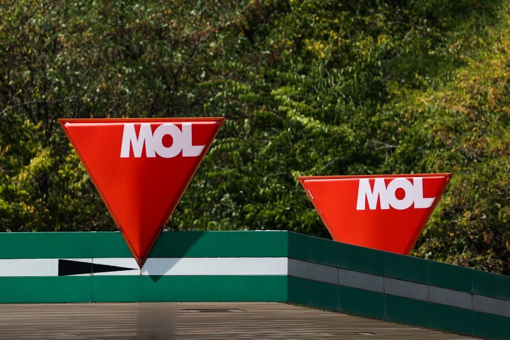 Daily Life And Economy In Hungary A MOL folytatja a tárgyalásokat a szerb NIS többségi tulajdonrészéről A MOL folytatja a tárgyalásokat a szerb NIS többségi tulajdonrészéről