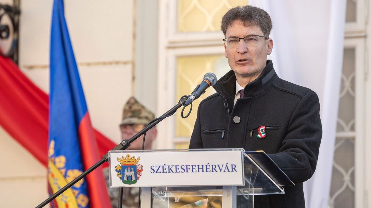 Bejelentést tett saját jövőjéről Székesfehérvár polgármestere, miután Magyar Péter rátámadt – „nem érdekel, milyen pozícióból szólít meg” 