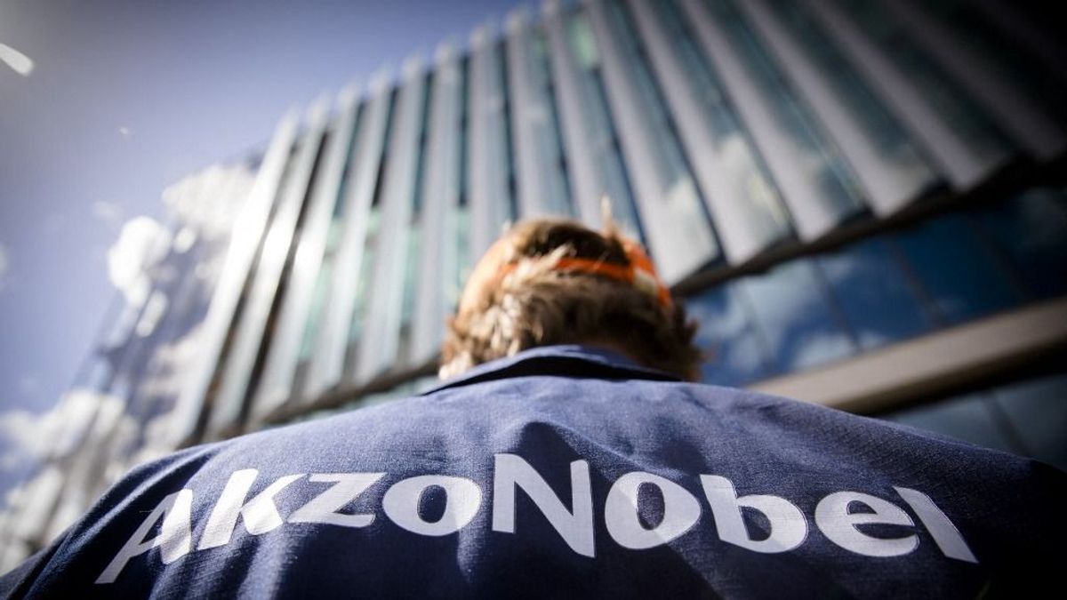 Fényezi magát az AkzoNobel, de a lakkréteg tartósságát az áremeléseknek köszönheti 