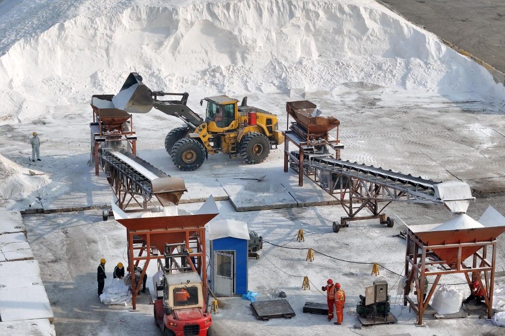 Middle East war causes fertilizer shortage during spring ploughing season, may trigger food crisis