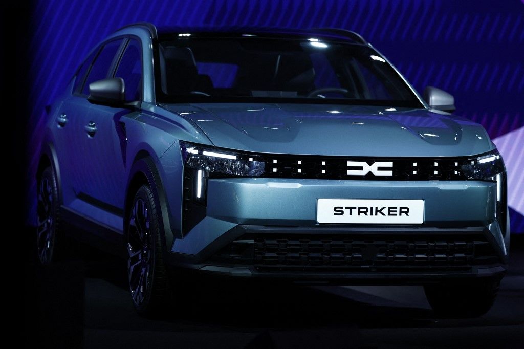 Bajban a Dacia: Románia nem gyárthatja tovább az új autókat, ezrek kerülhetnek utcára