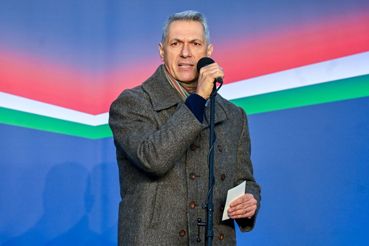 ORBÁN Viktor; LÁZÁR János Lázár János a Fidesz-szavazóknak: Sosem hagyjuk cserben őket