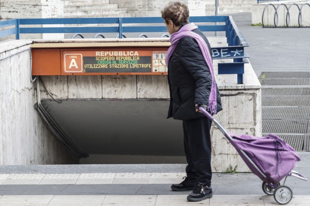 Nationwide strike by several worker unions in Italy disrupts public transportation