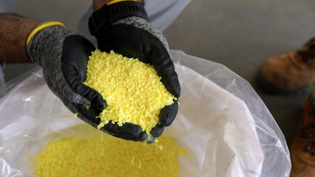 Nem csak az olaj drágul: kulcsfontosságú anyagból is hiány alakulhat ki a Hormuzi-szoros blokádja miatt 