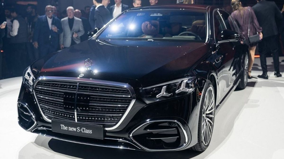 Bedühödtek a részvényesek, lincshangulat a Mercedes-Benz közgyűlésén senki nem kíváncsi a hagyományra, fejlesztéseket követelnek a legendás gyártól 