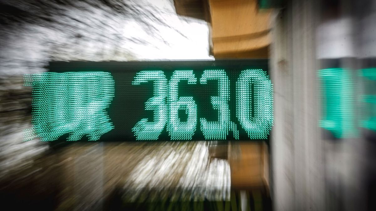 A vihar magjába ért a forint, ez egy veszélyes pont: mostantól bármikor visszalökheti a szél 